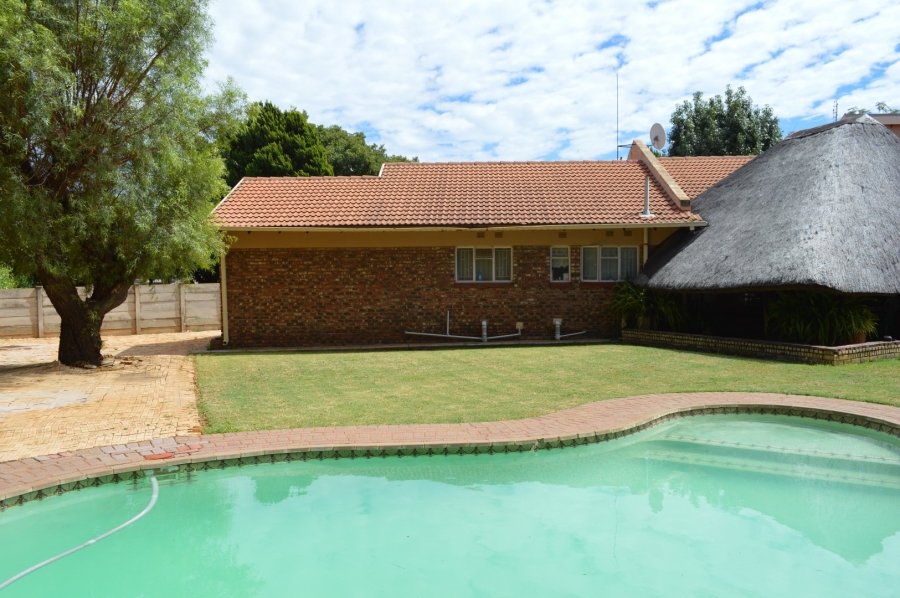 4 Bedroom Property for Sale in Flamwood North West